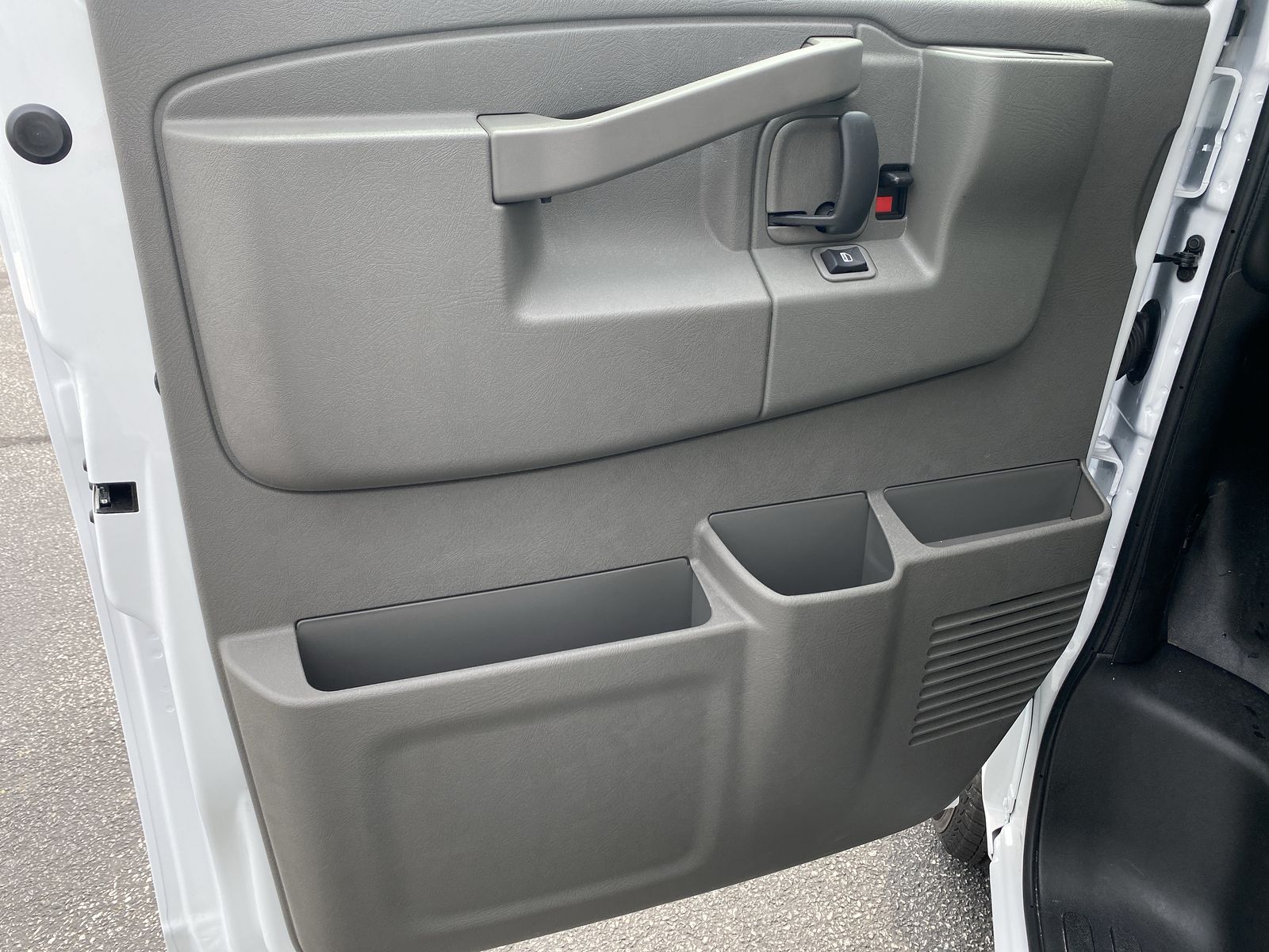 2025 GMC Savana Cutaway 3500 1WT