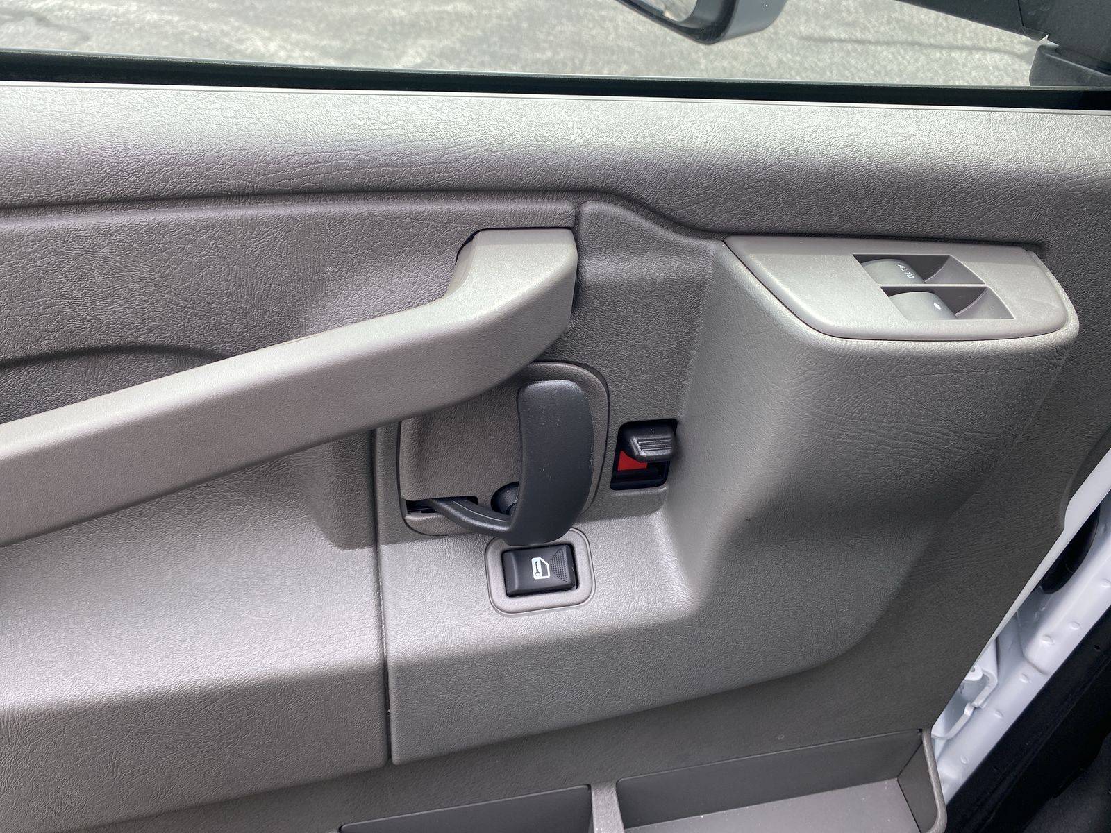 2025 GMC Savana Cutaway 3500 1WT