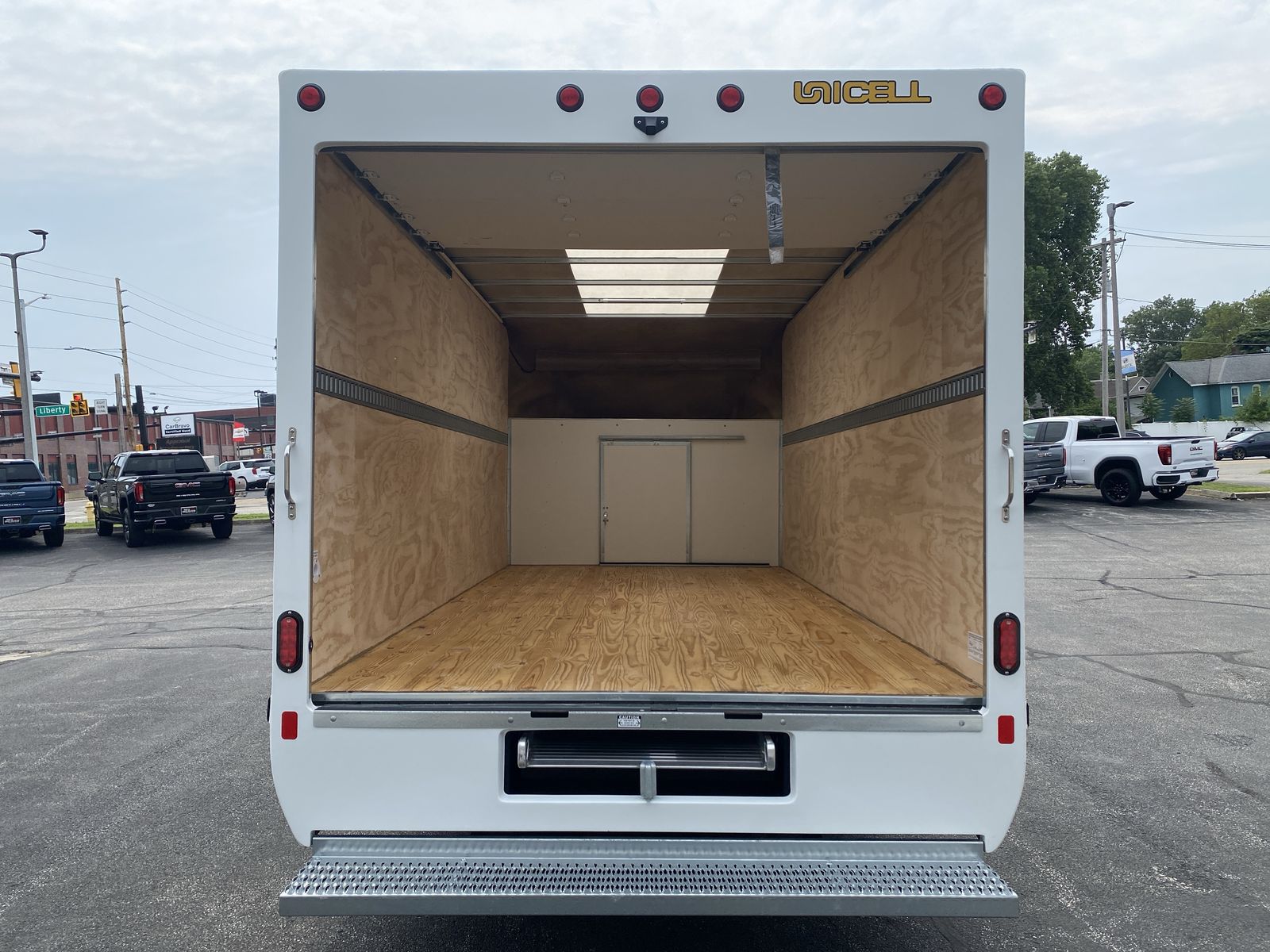 2025 GMC Savana Cutaway 3500 1WT