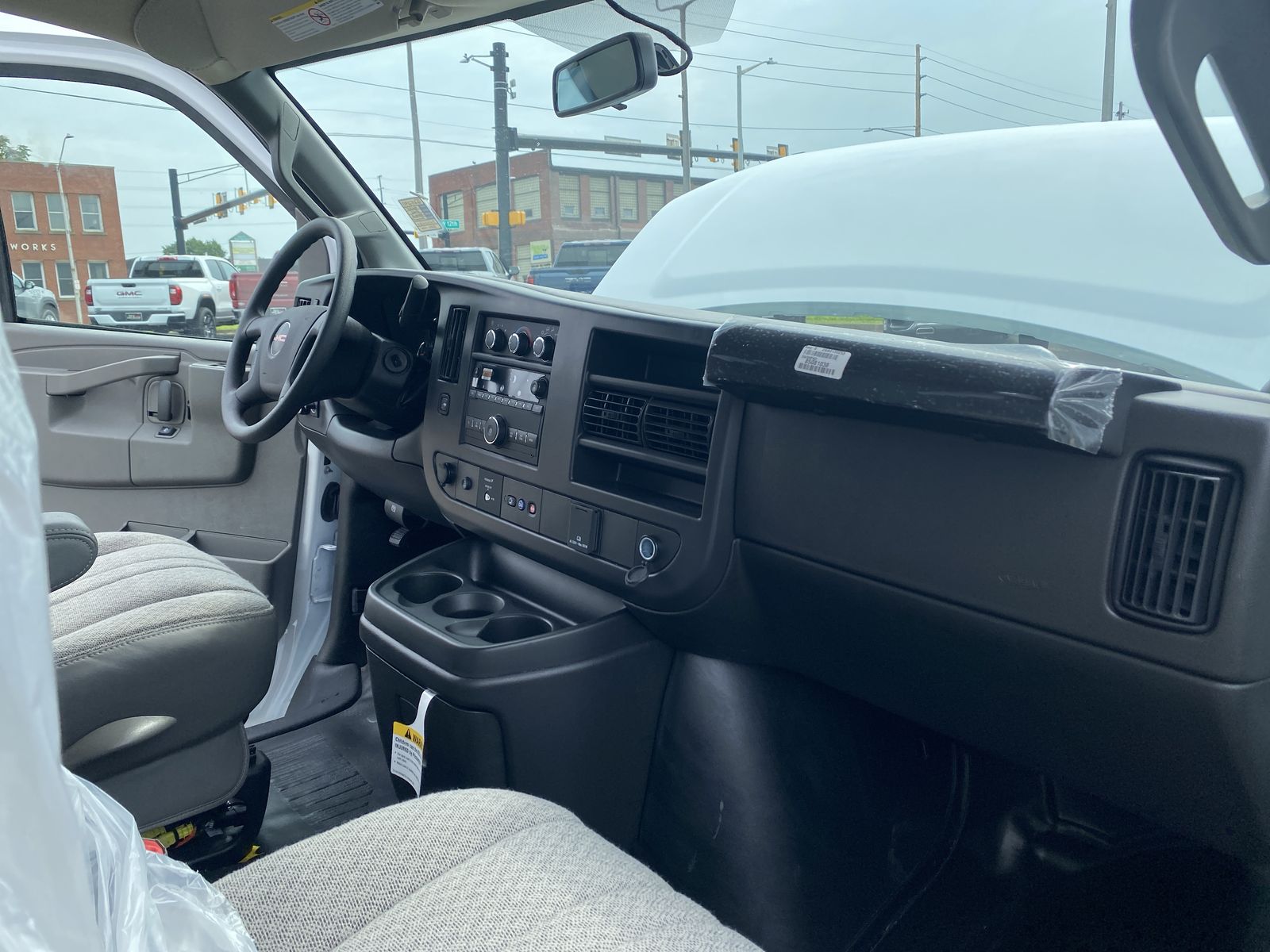 2025 GMC Savana Cutaway 3500 1WT