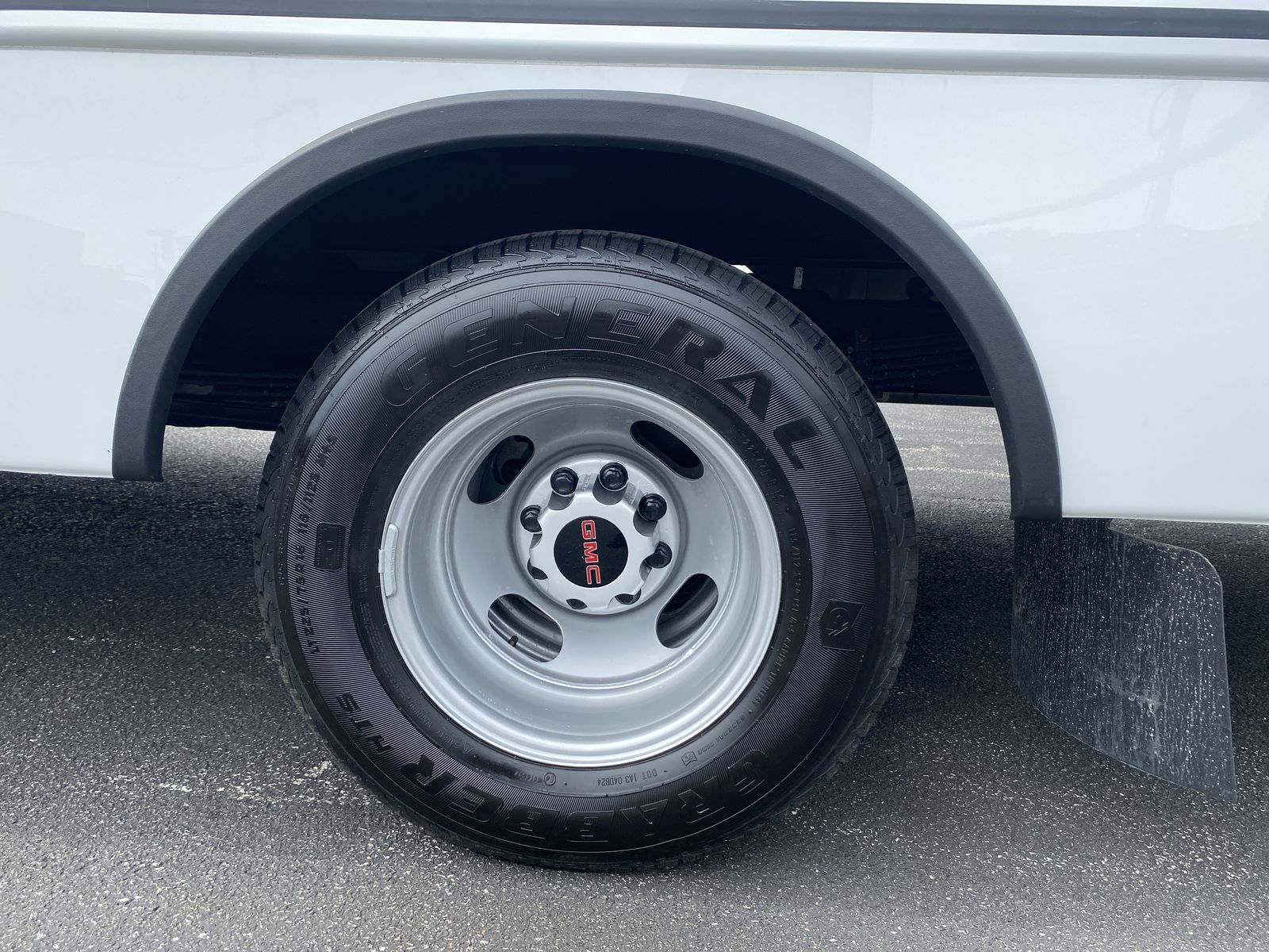 2025 GMC Savana Cutaway 3500 1WT