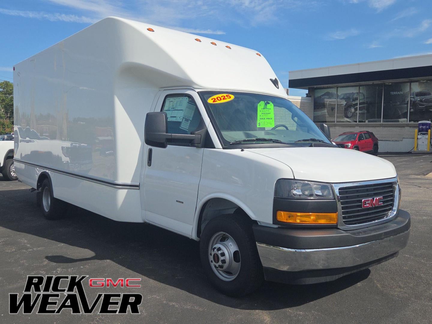 2025 GMC Savana Cutaway 3500 1WT
