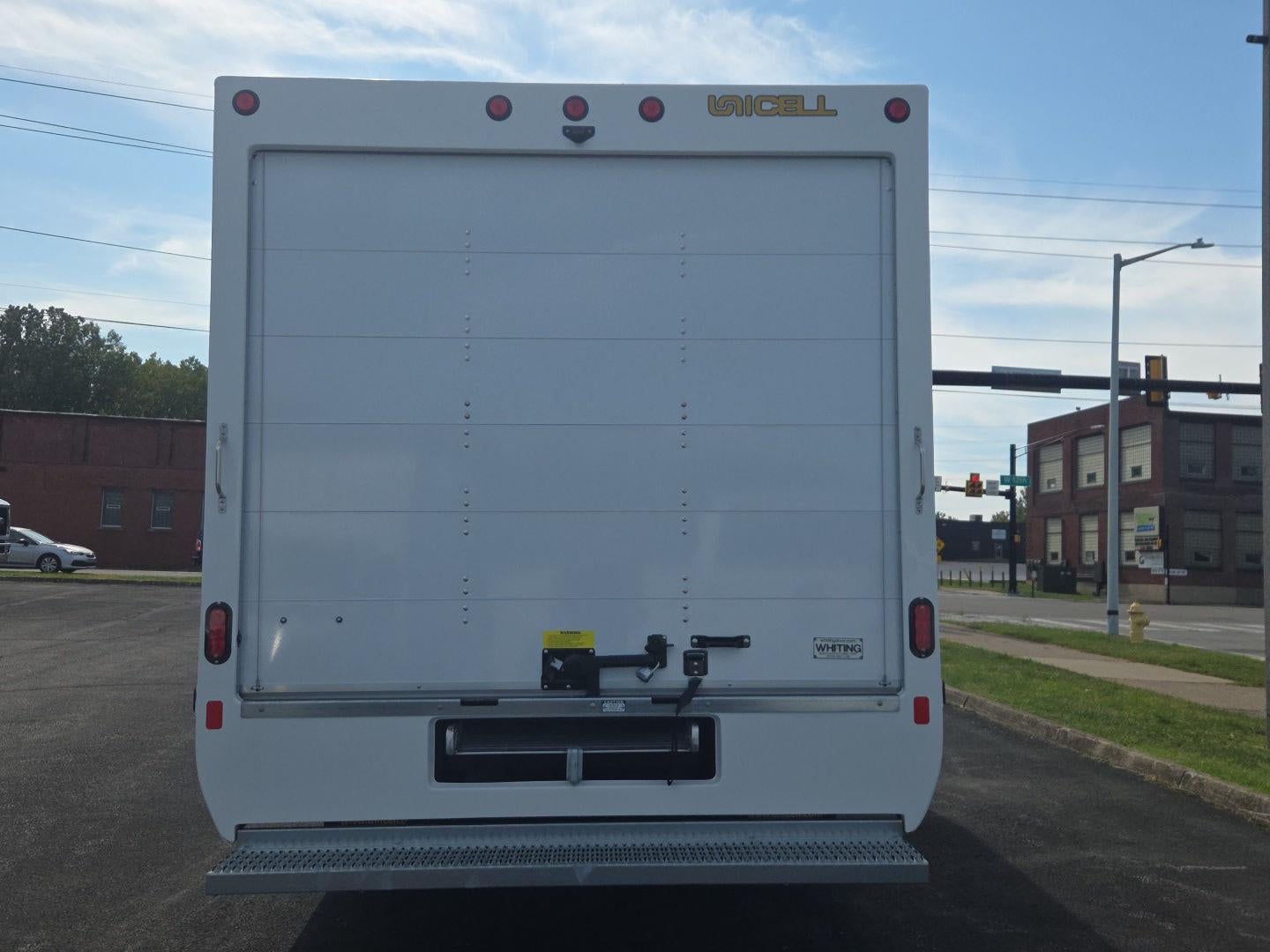 2025 GMC Savana Cutaway 3500 1WT