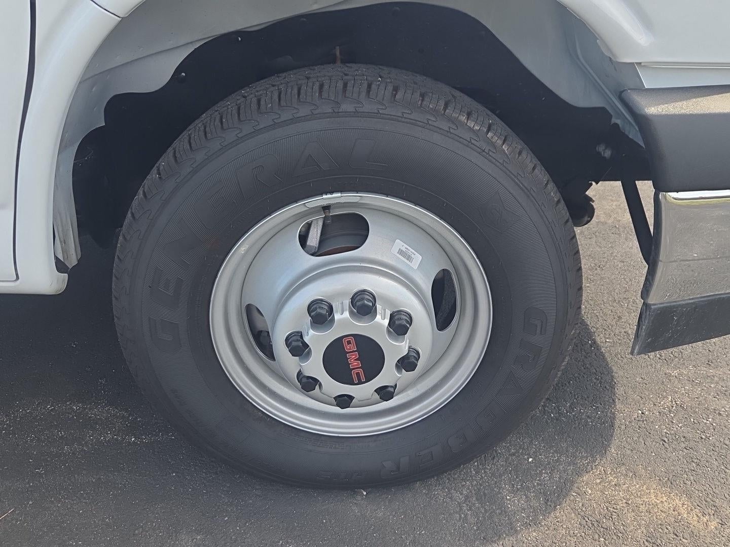 2025 GMC Savana Cutaway 3500 1WT