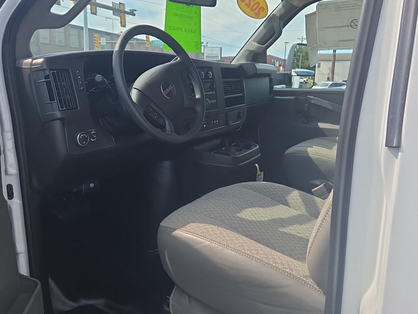 2025 GMC Savana Cutaway 3500 1WT