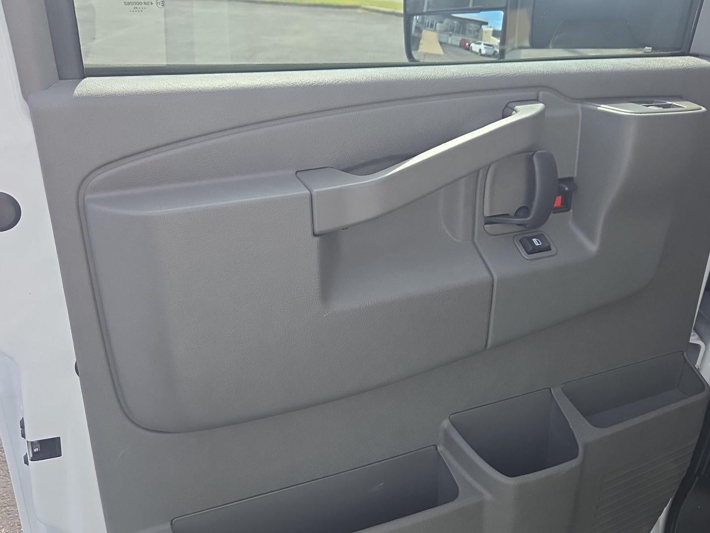 2025 GMC Savana Cutaway 3500 1WT