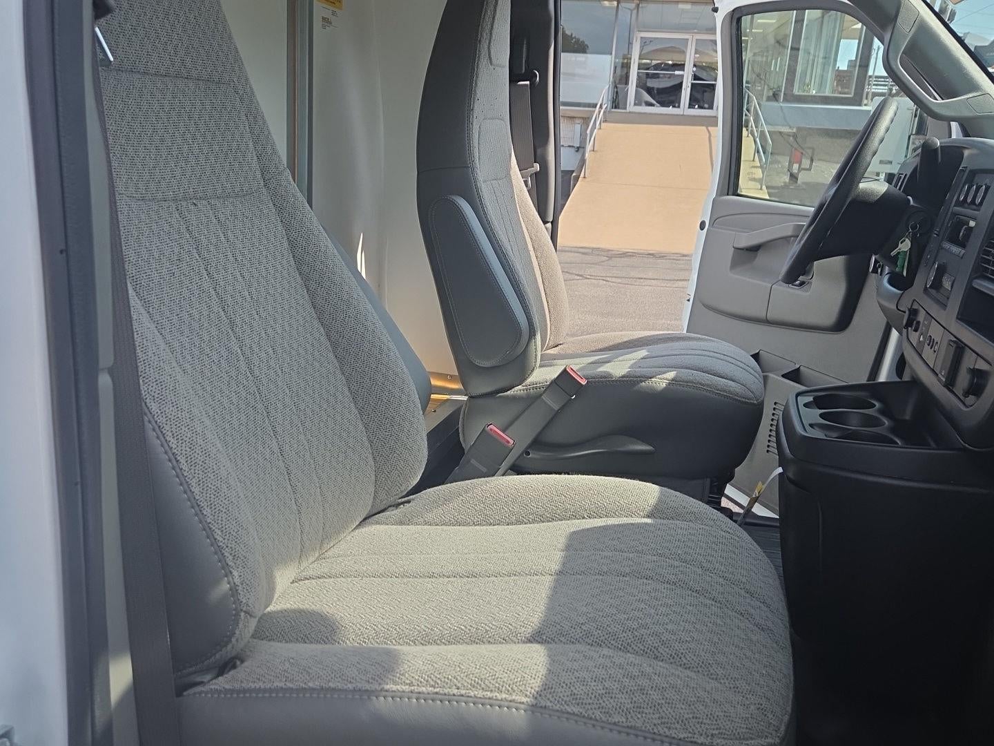 2025 GMC Savana Cutaway 3500 1WT