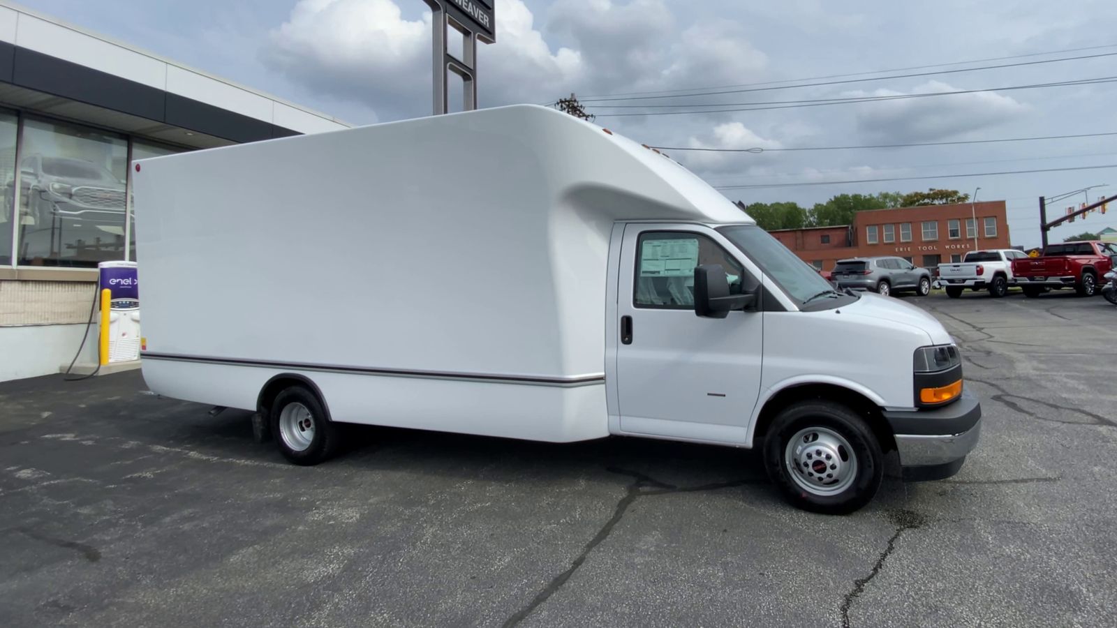 2025 GMC Savana Cutaway 3500 1WT