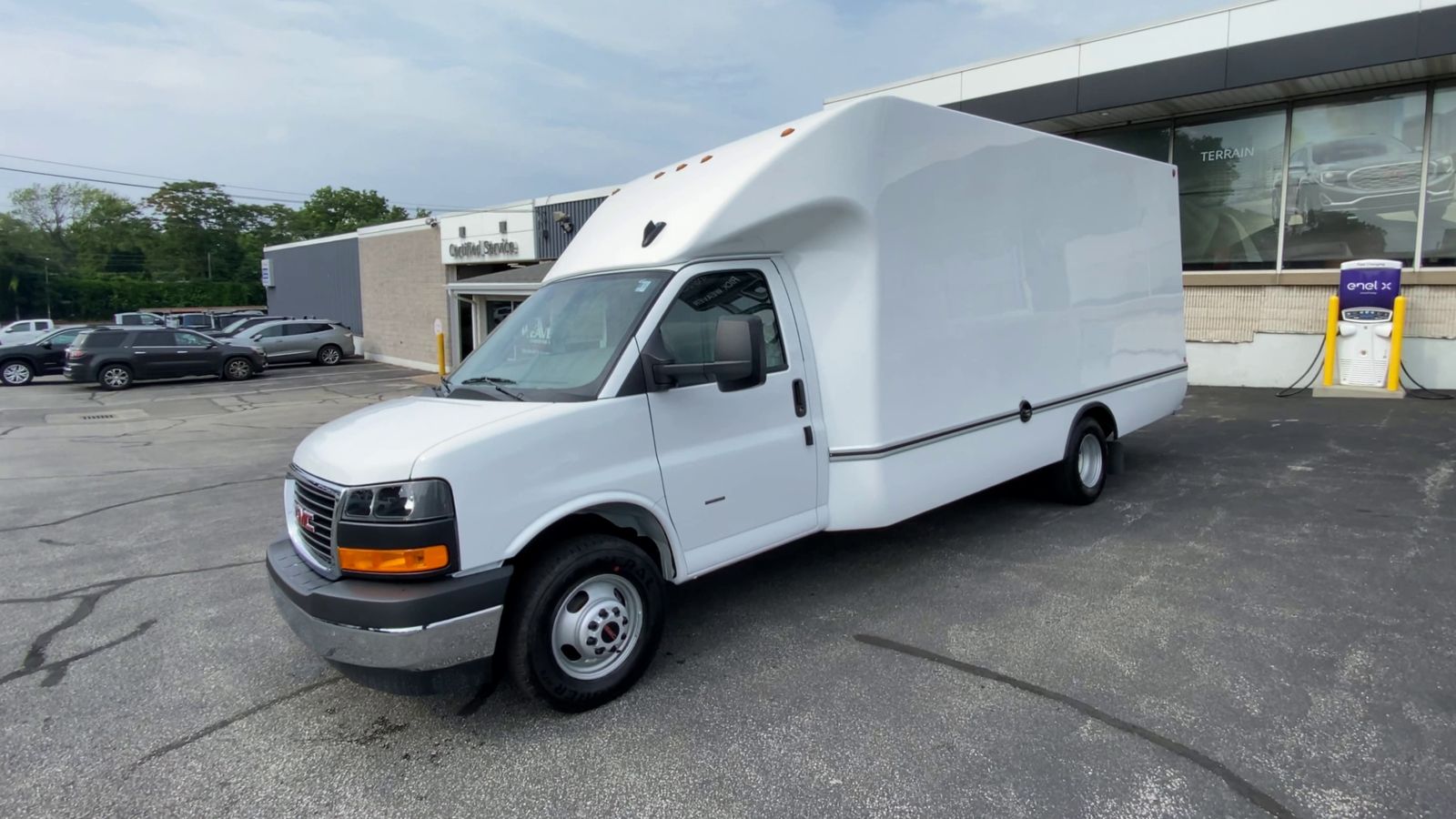2025 GMC Savana Cutaway 3500 1WT