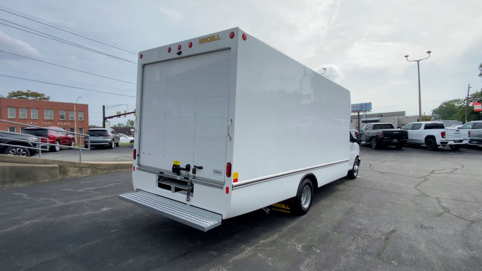 2025 GMC Savana Cutaway 3500 1WT
