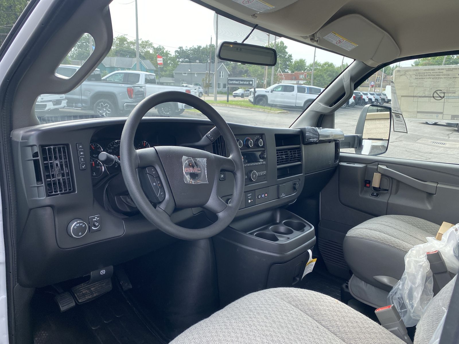 2025 GMC Savana Cutaway 3500 1WT