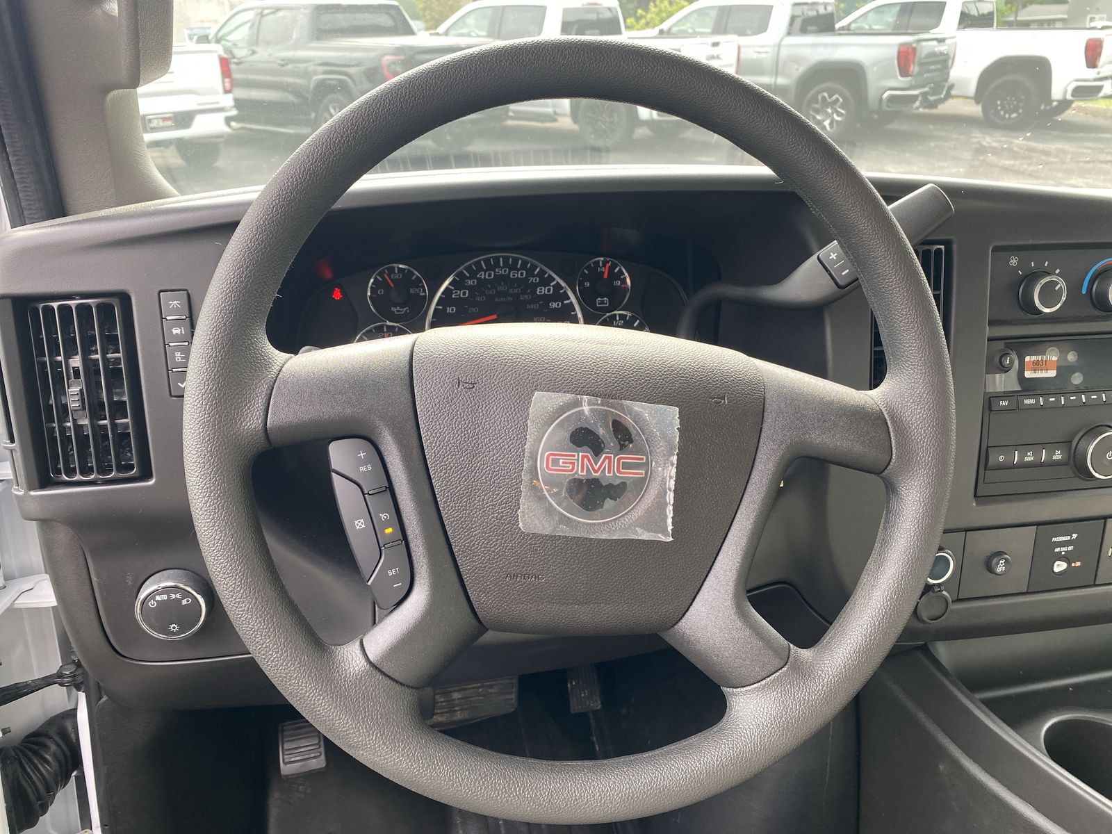 2025 GMC Savana Cutaway 3500 1WT