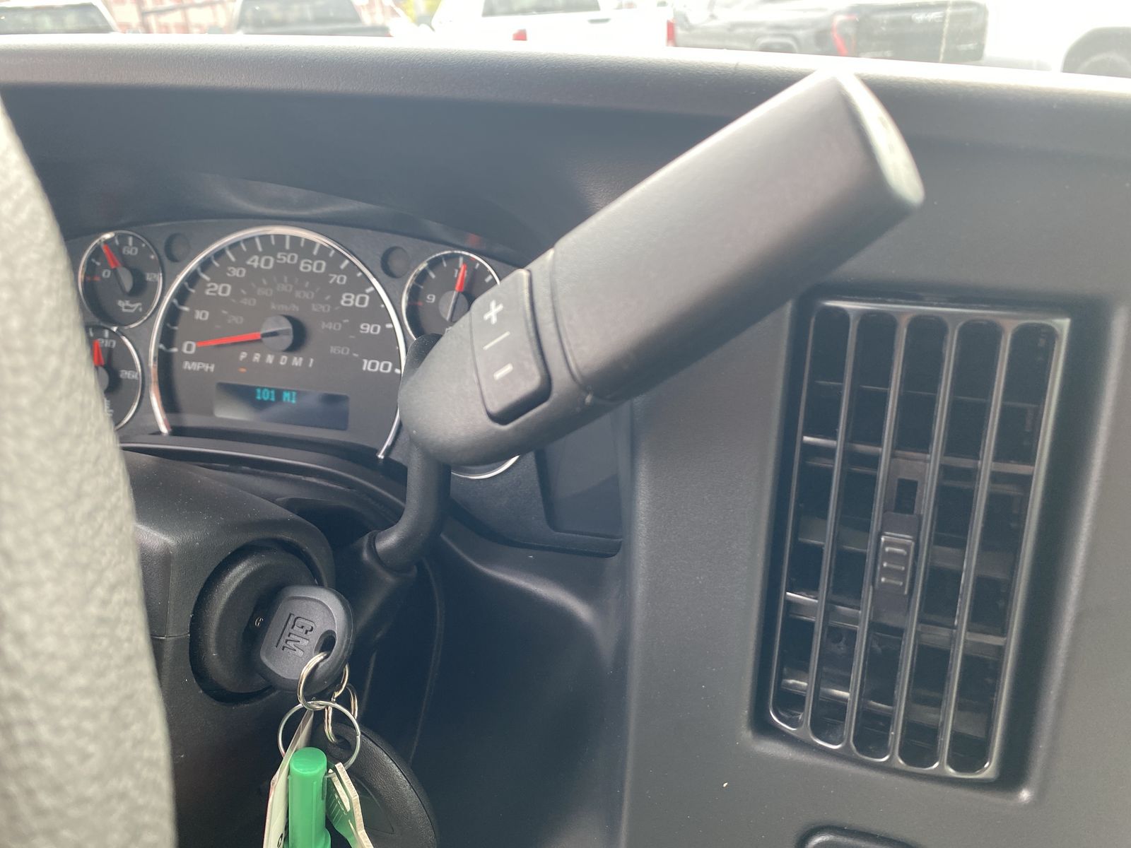 2025 GMC Savana Cutaway 3500 1WT