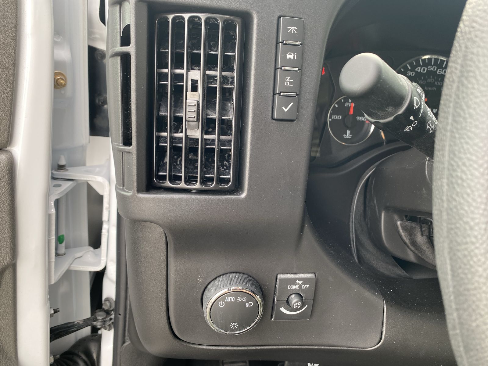 2025 GMC Savana Cutaway 3500 1WT