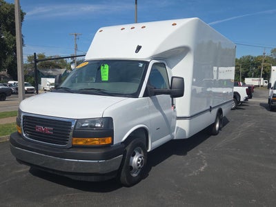 2025 GMC Savana Cutaway 3500 1WT