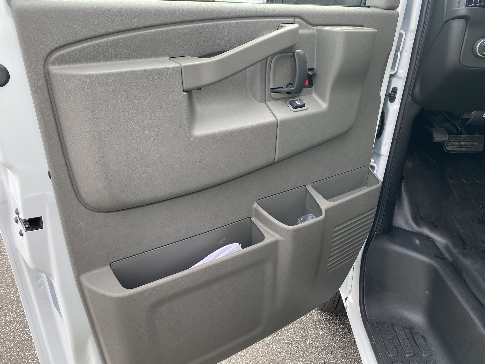 2025 GMC Savana Cutaway 3500 1WT