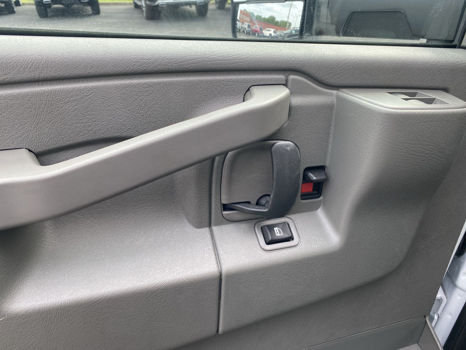 2025 GMC Savana Cutaway 3500 1WT