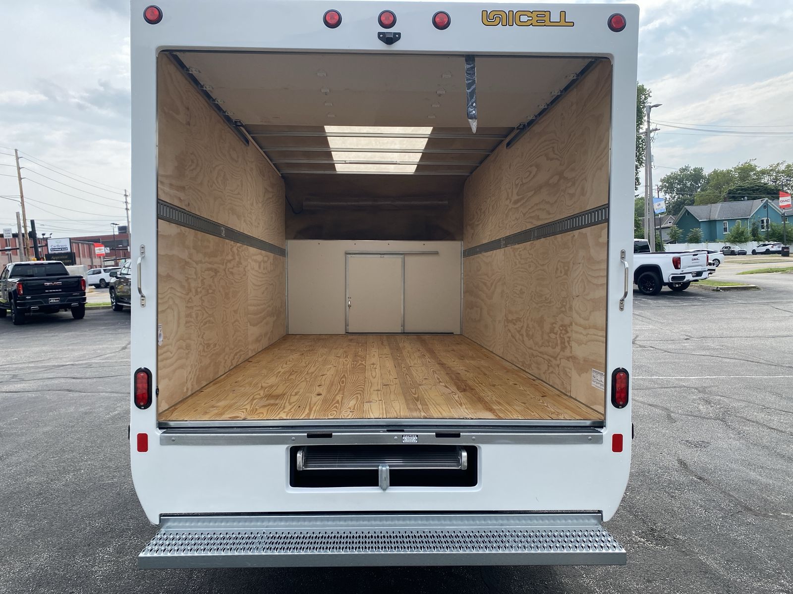 2025 GMC Savana Cutaway 3500 1WT