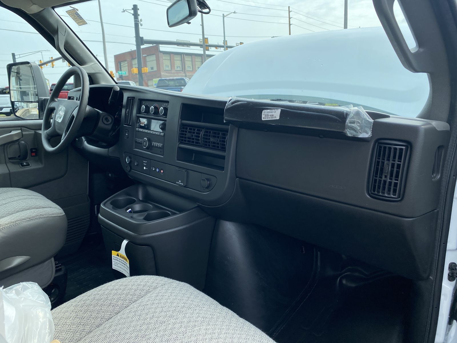 2025 GMC Savana Cutaway 3500 1WT