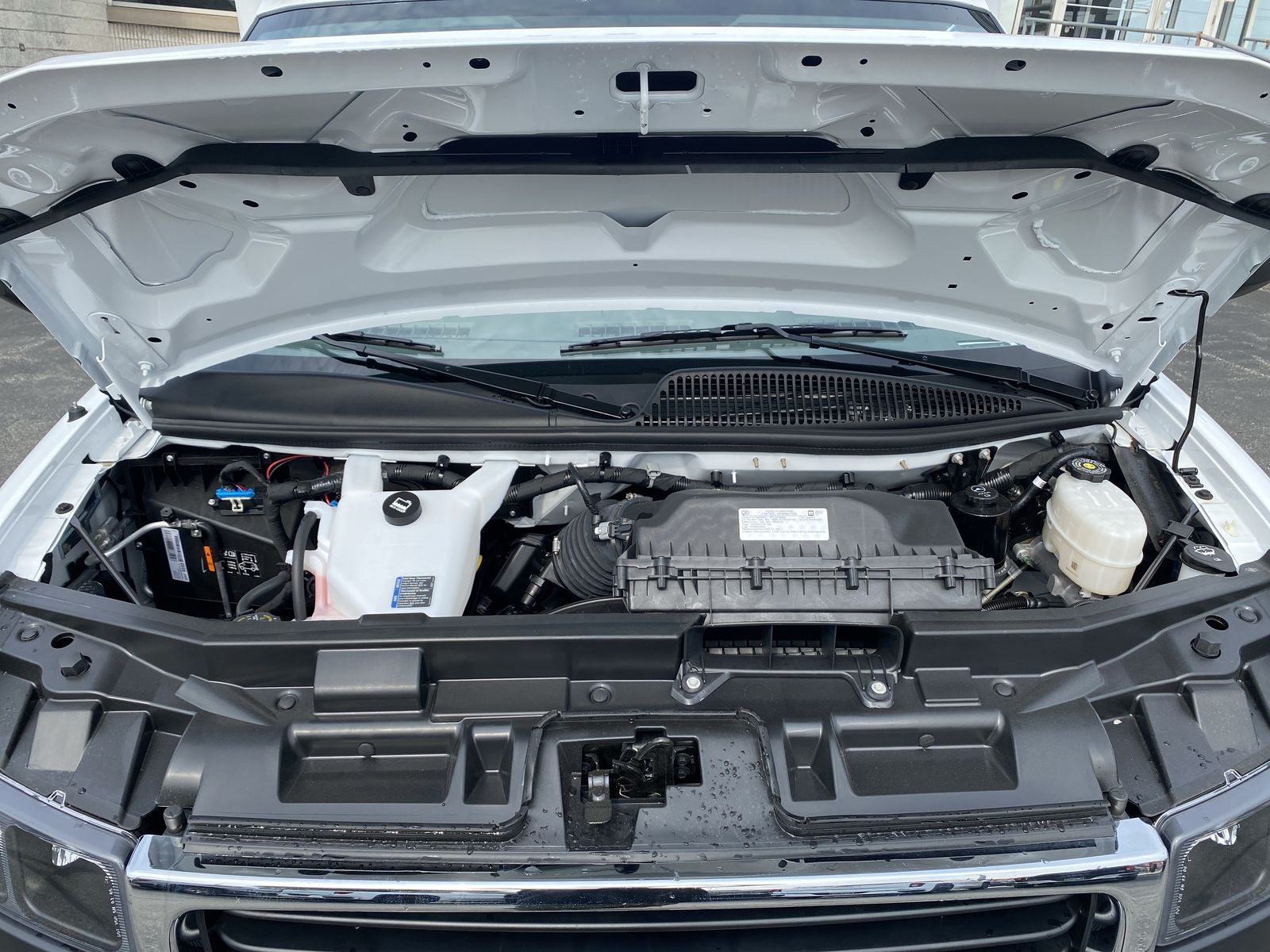 2025 GMC Savana Cutaway 3500 1WT