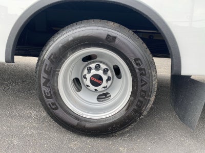 2025 GMC Savana Cutaway 3500 1WT