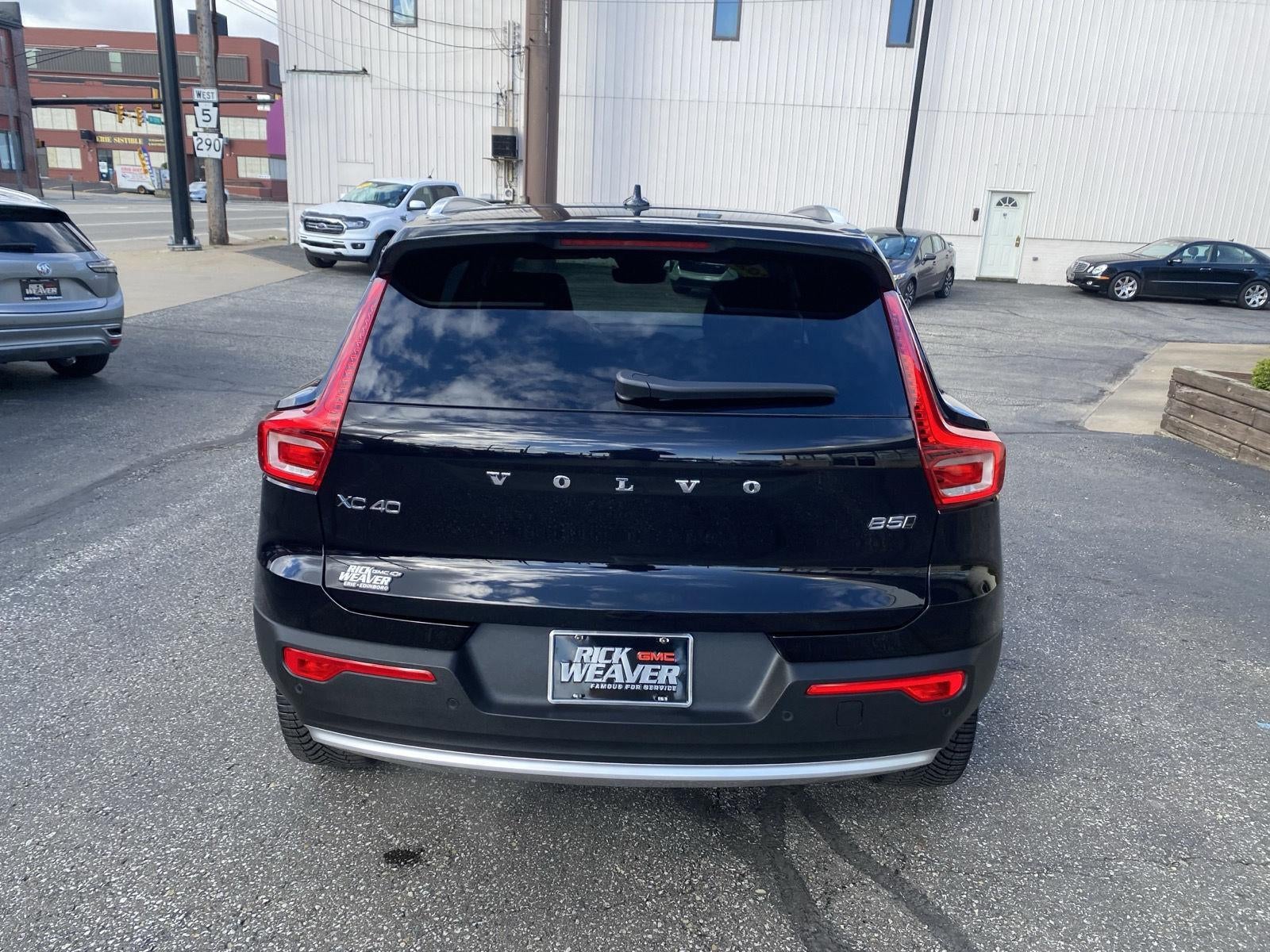 2024 Volvo XC40 Plus Bright Theme