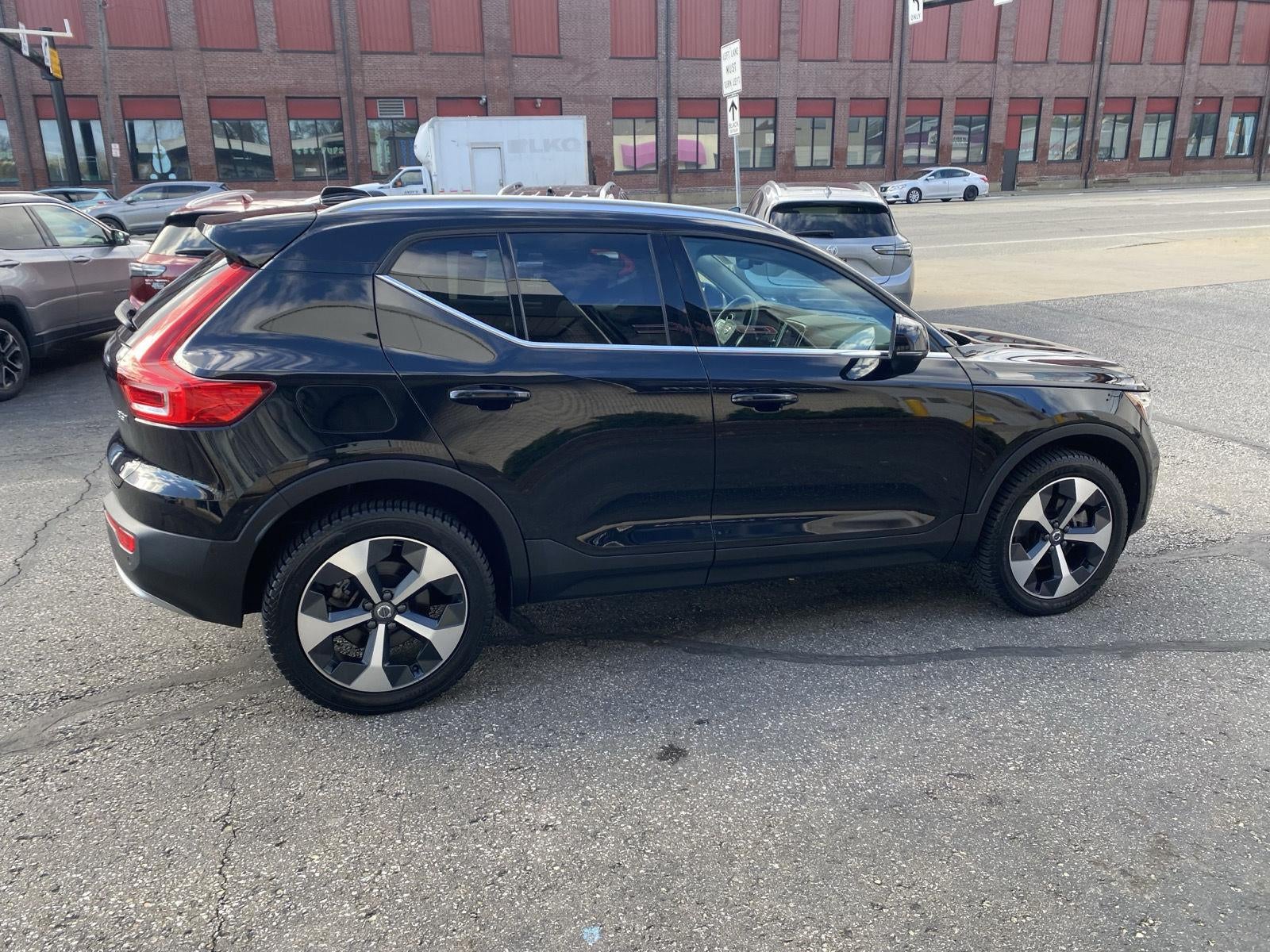 2024 Volvo XC40 Plus Bright Theme