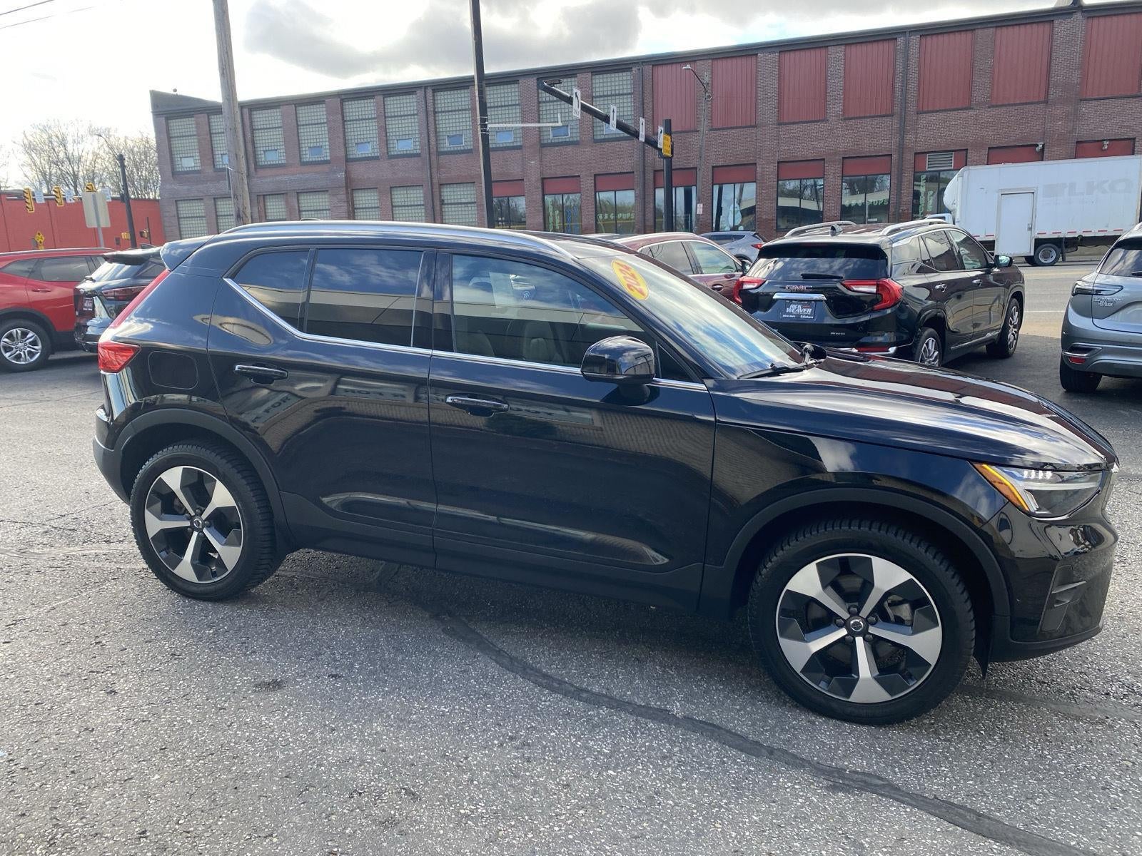 2024 Volvo XC40 Plus Bright Theme
