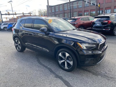 2024 Volvo XC40 Plus Bright Theme