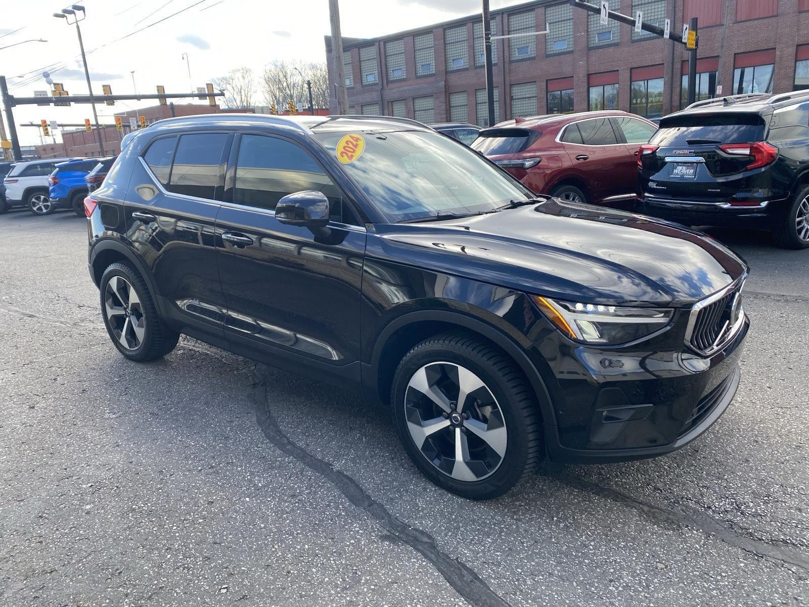 2024 Volvo XC40 Plus Bright Theme