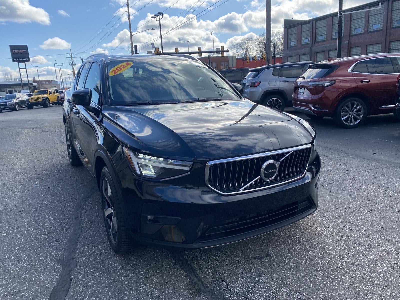 2024 Volvo XC40 Plus Bright Theme