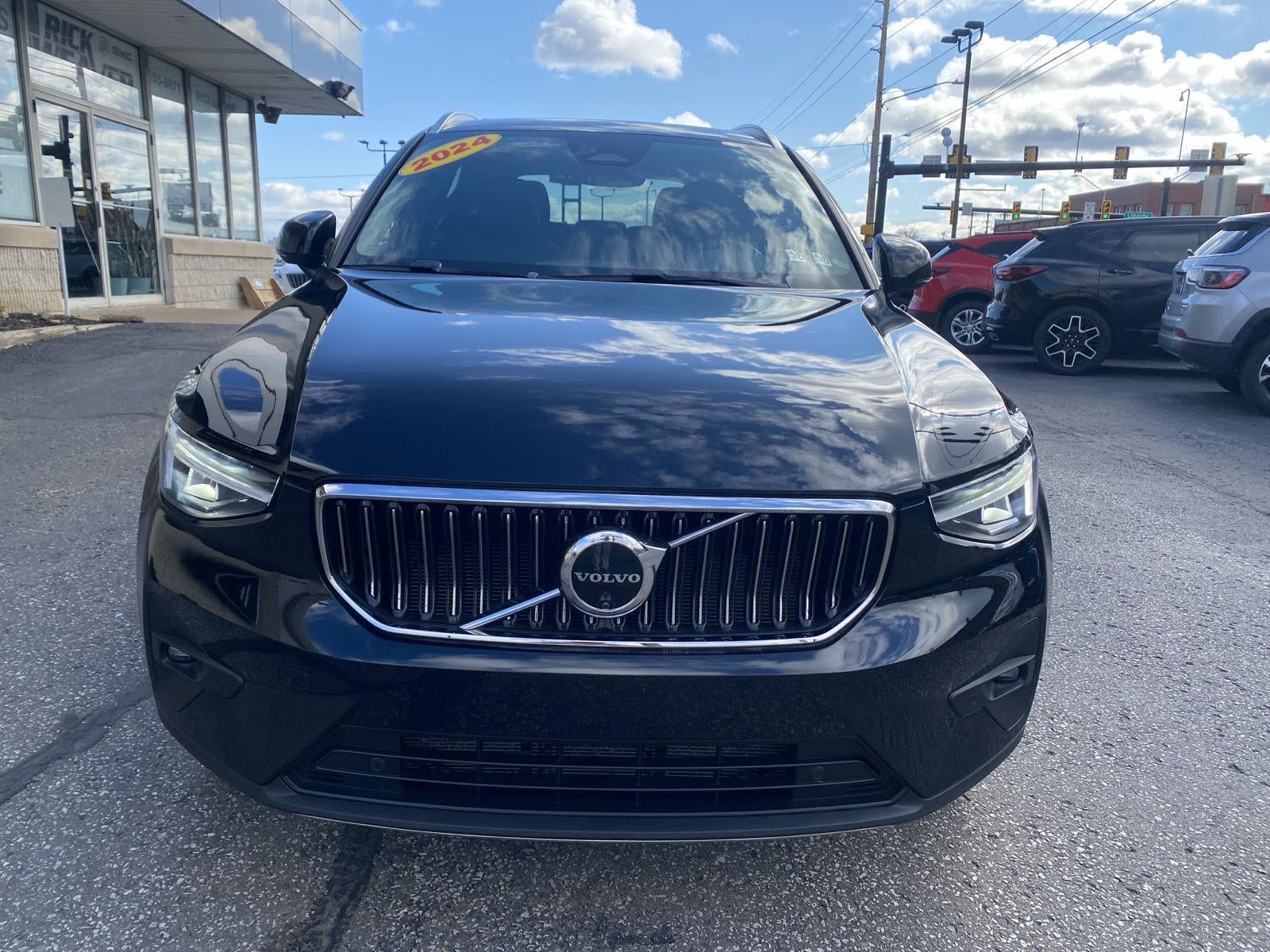 2024 Volvo XC40 Plus Bright Theme