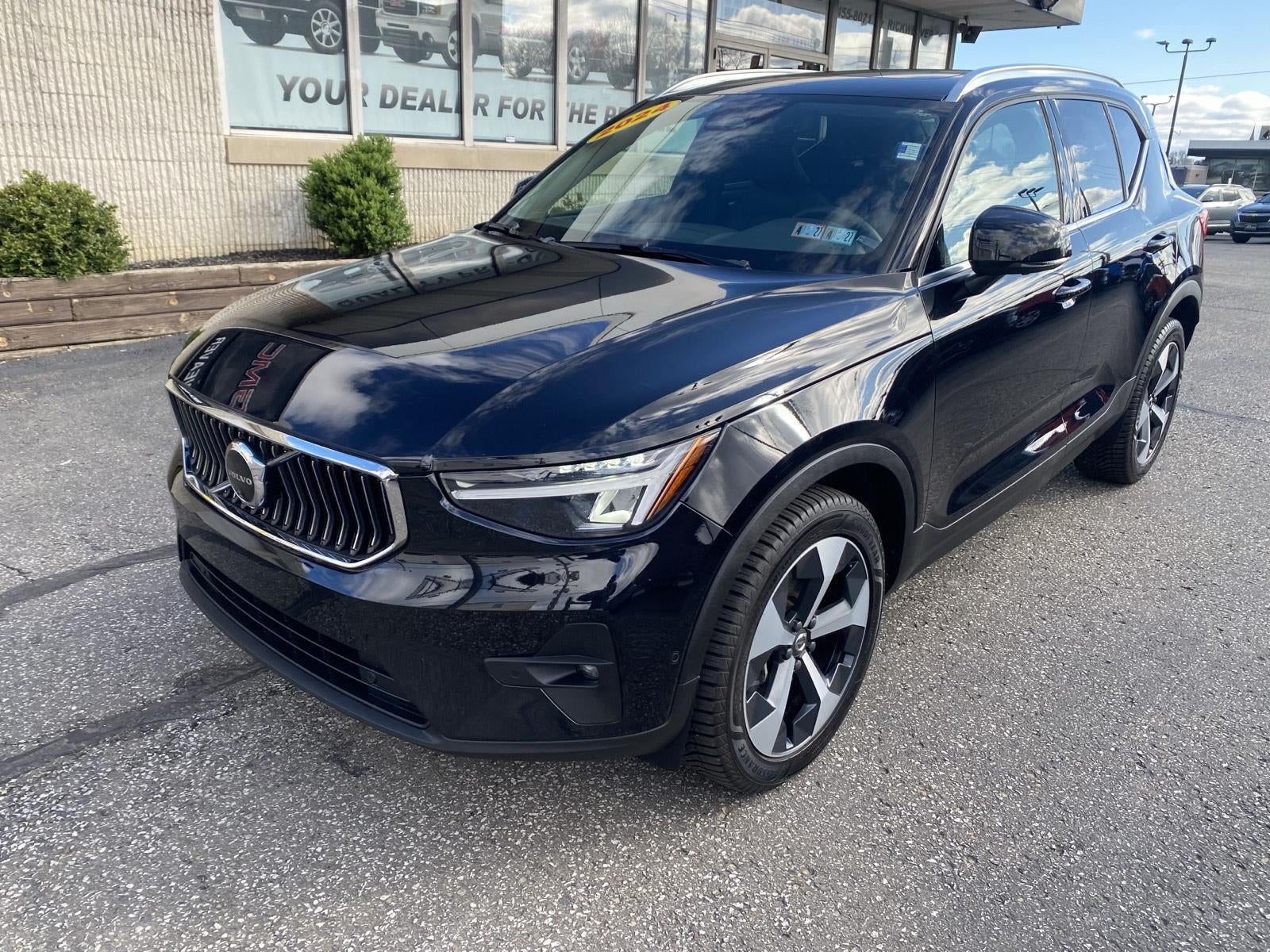 2024 Volvo XC40 Plus Bright Theme