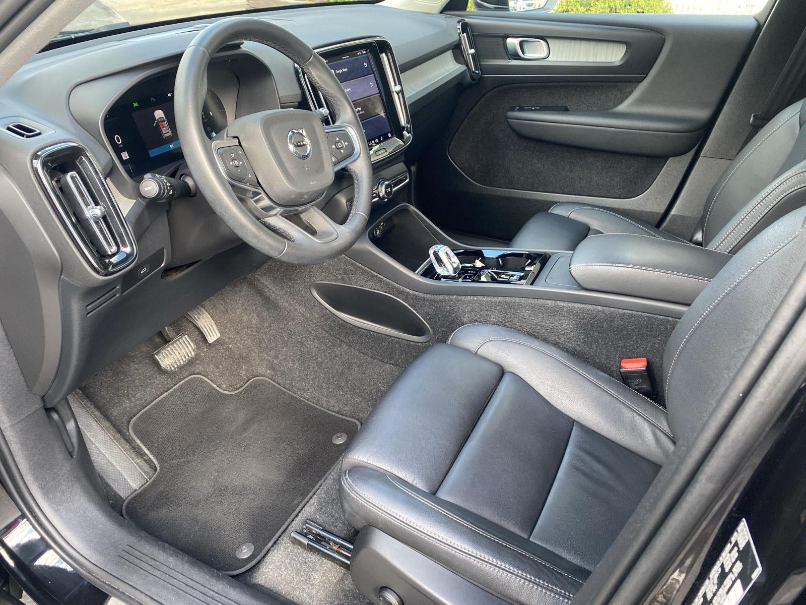 2024 Volvo XC40 Plus Bright Theme