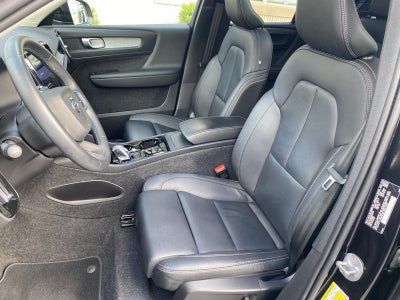 2024 Volvo XC40 Plus Bright Theme