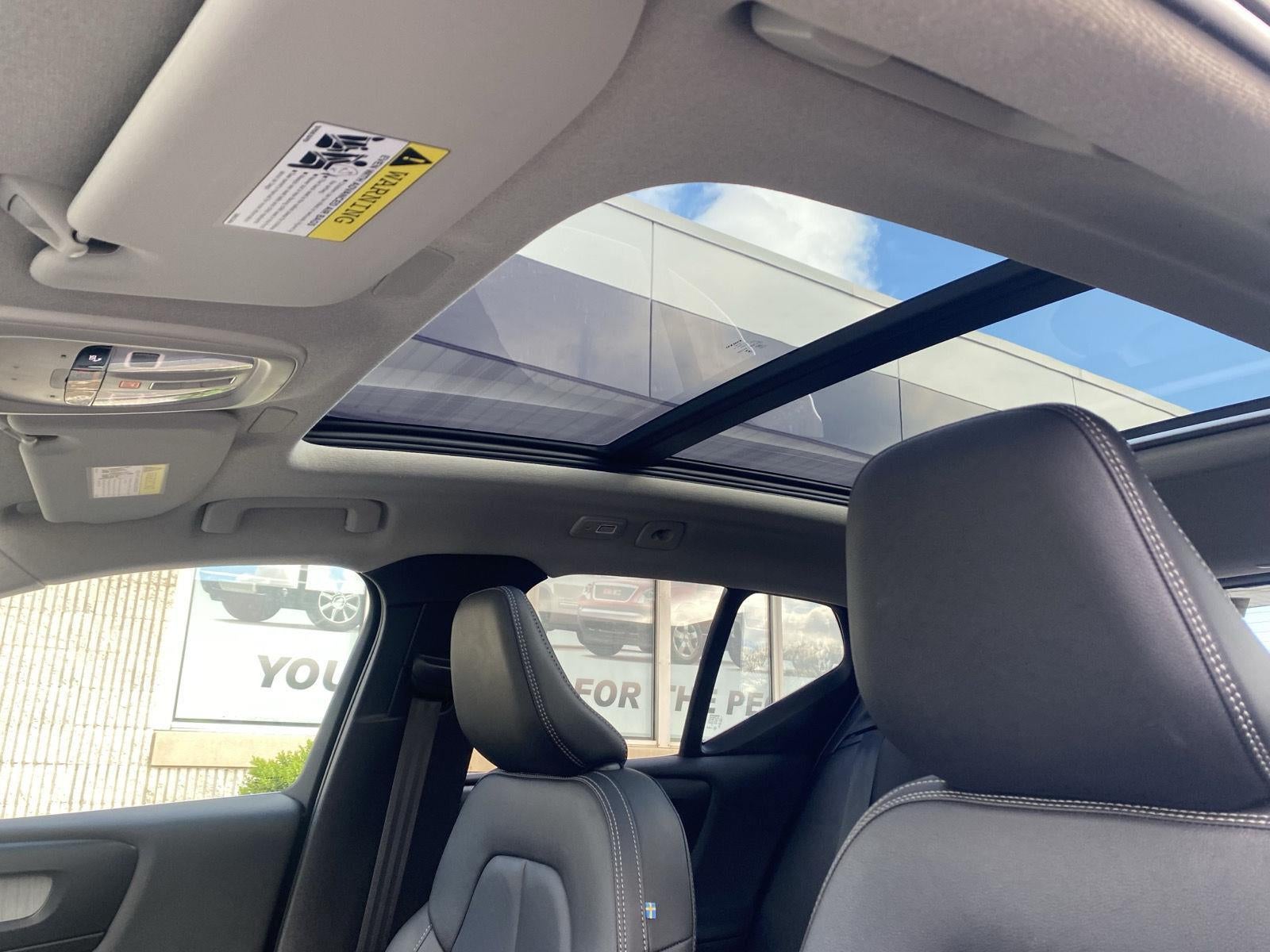 2024 Volvo XC40 Plus Bright Theme