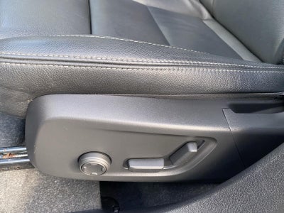 2024 Volvo XC40 Plus Bright Theme