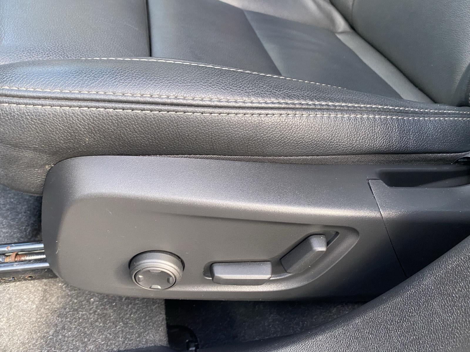 2024 Volvo XC40 Plus Bright Theme