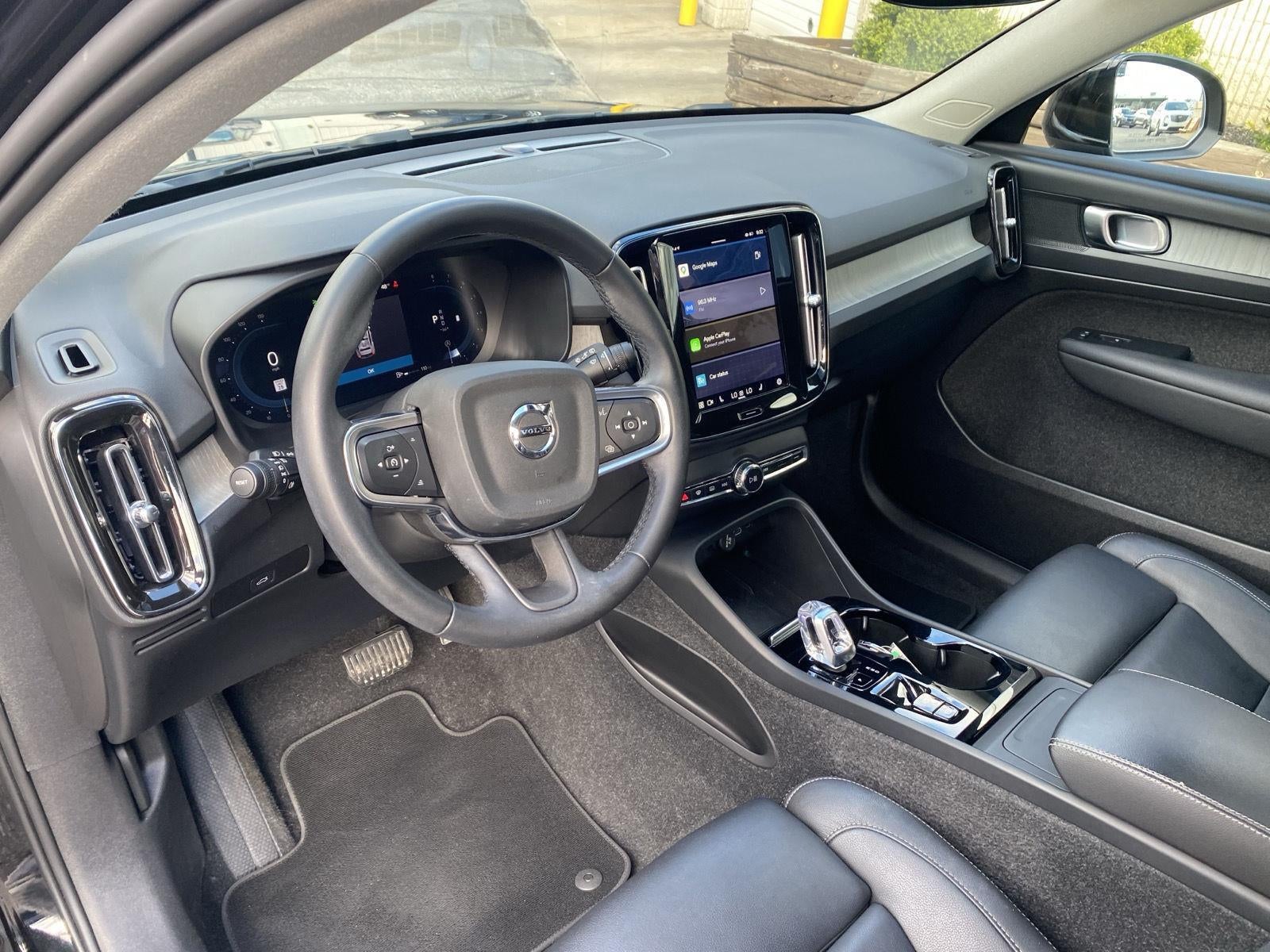 2024 Volvo XC40 Plus Bright Theme