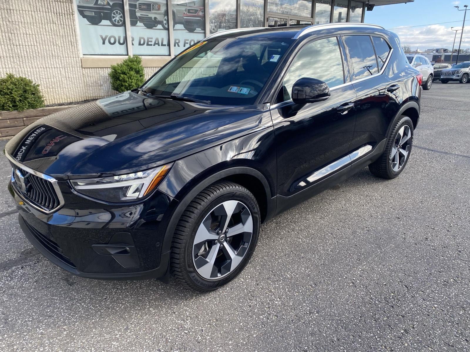 2024 Volvo XC40 Plus Bright Theme