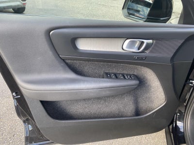 2024 Volvo XC40 Plus Bright Theme