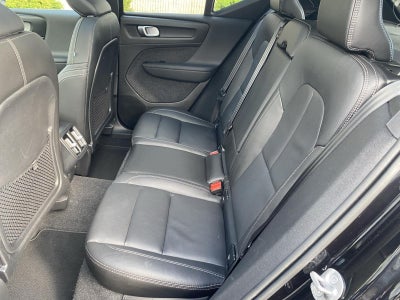 2024 Volvo XC40 Plus Bright Theme