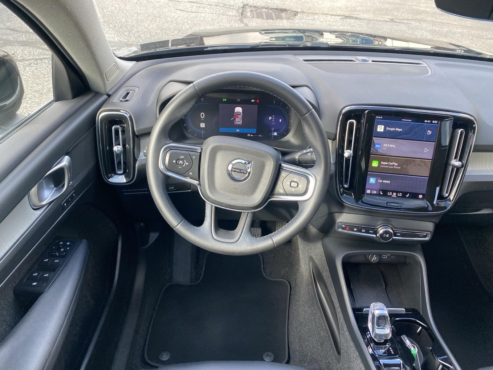 2024 Volvo XC40 Plus Bright Theme