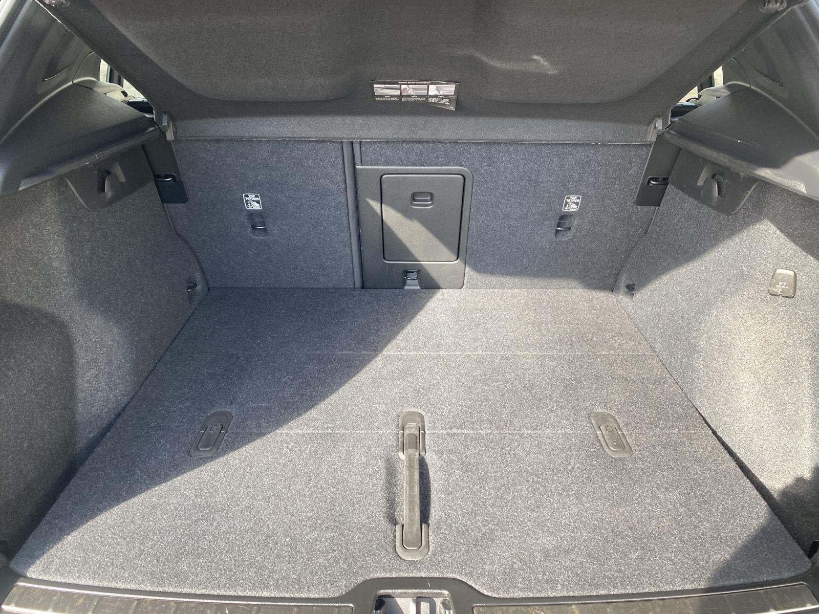 2024 Volvo XC40 Plus Bright Theme