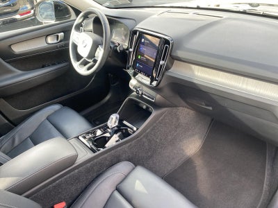 2024 Volvo XC40 Plus Bright Theme