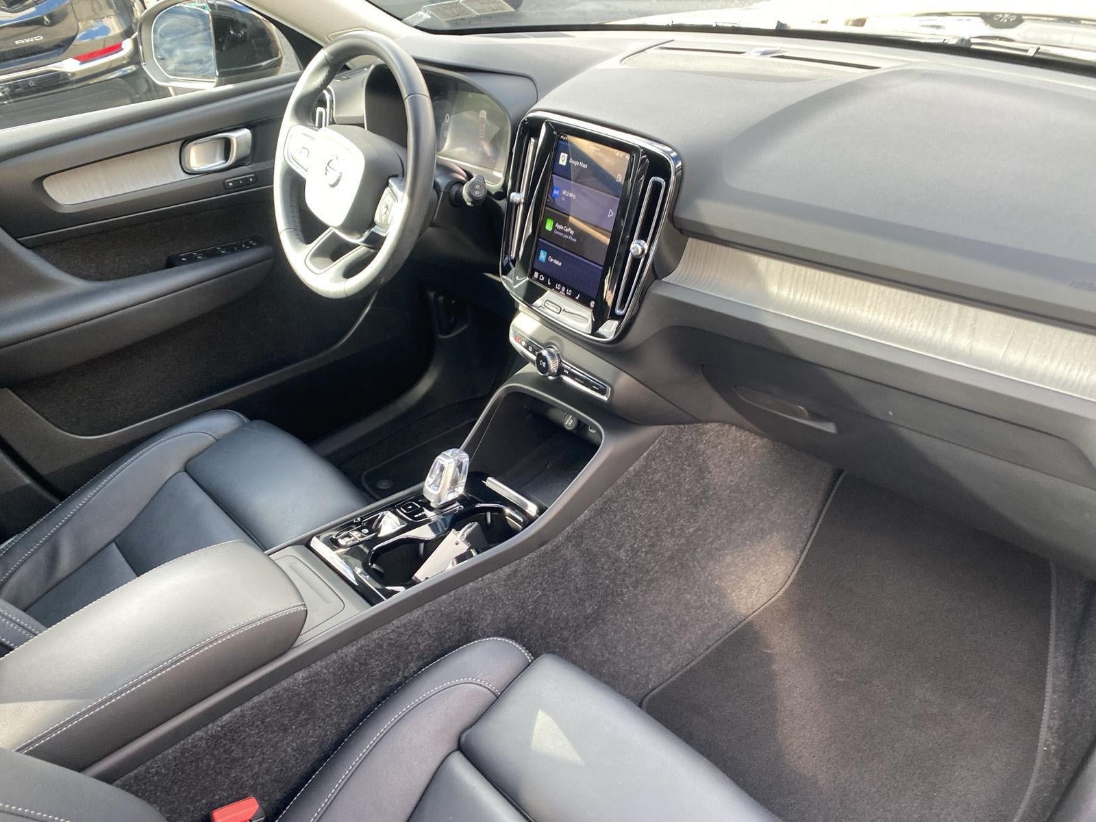 2024 Volvo XC40 Plus Bright Theme