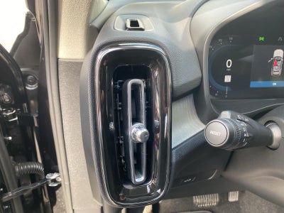 2024 Volvo XC40 Plus Bright Theme
