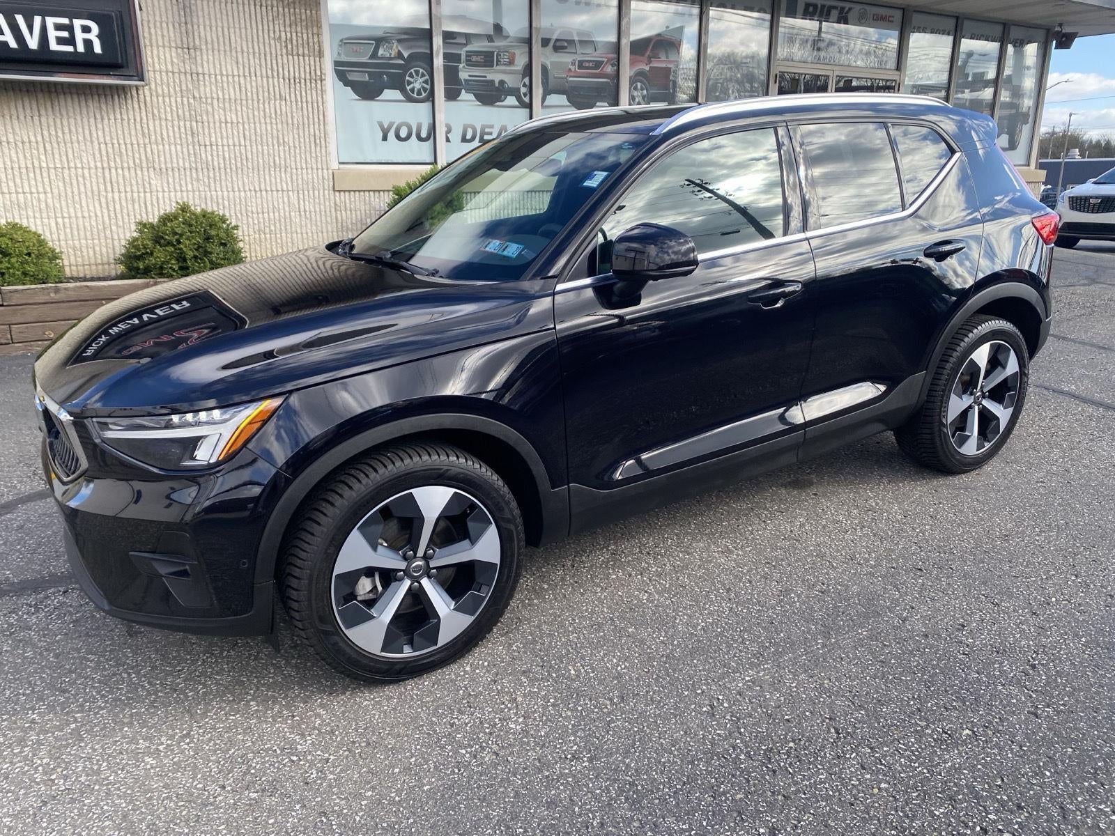 2024 Volvo XC40 Plus Bright Theme