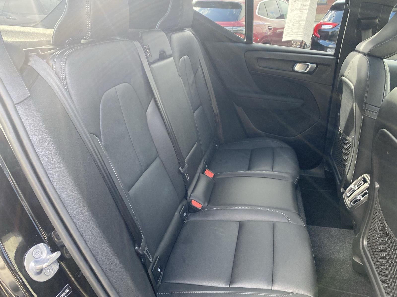 2024 Volvo XC40 Plus Bright Theme