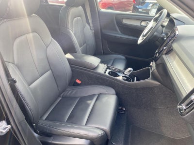 2024 Volvo XC40 Plus Bright Theme